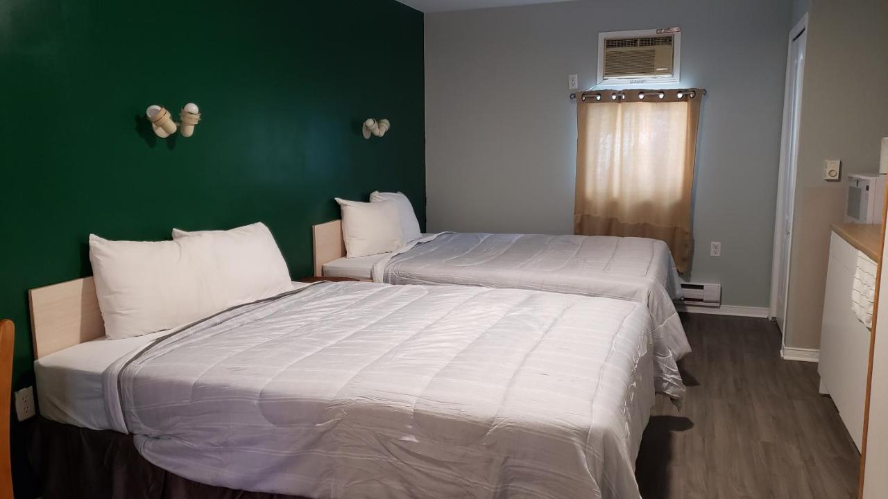 Oakwood Motel Gravenhurst Exterior photo