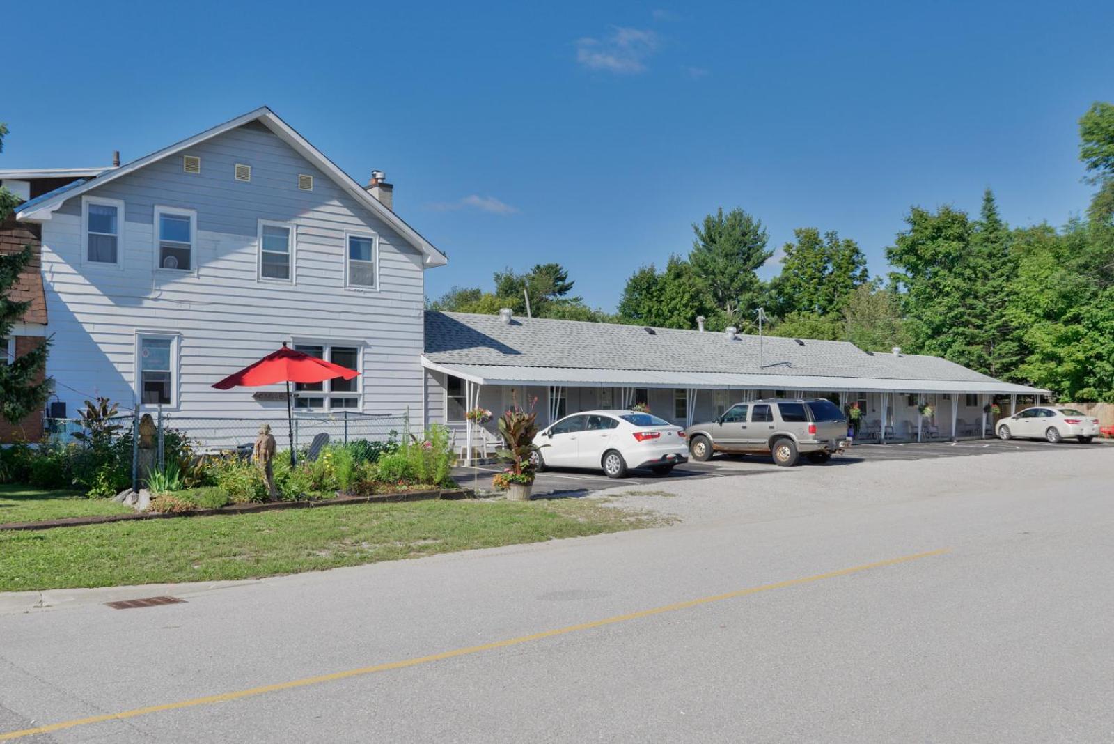 Oakwood Motel Gravenhurst Exterior photo