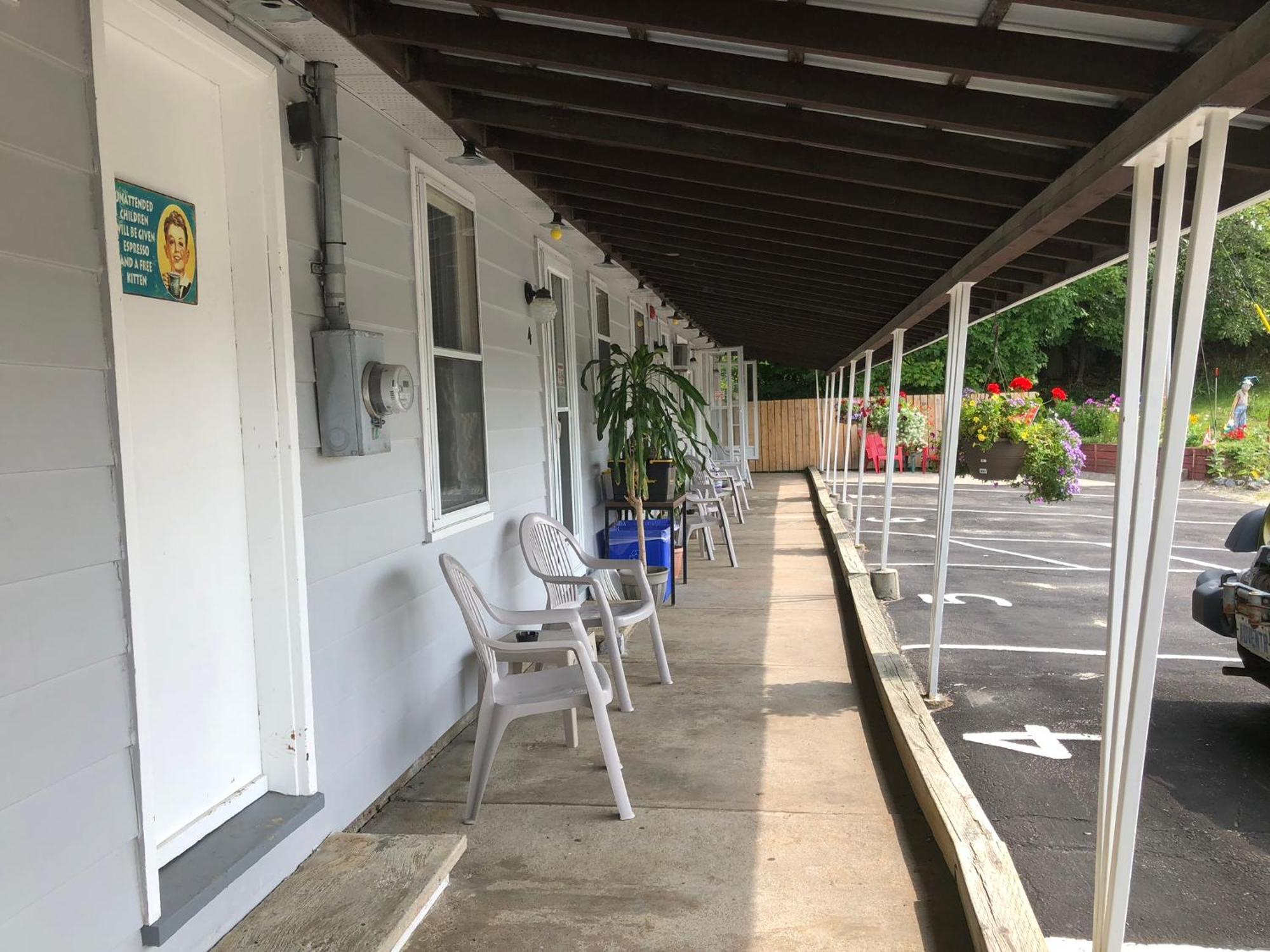 Oakwood Motel Gravenhurst Exterior photo