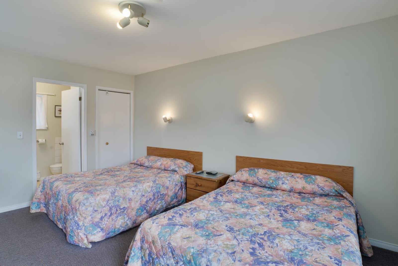 Oakwood Motel Gravenhurst Room photo
